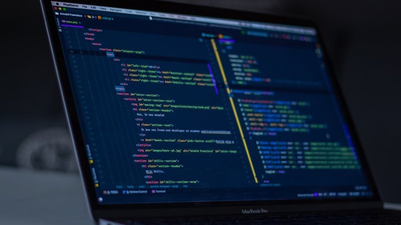 Custom Software vs Off-the-Shelf: Making the Right Choice